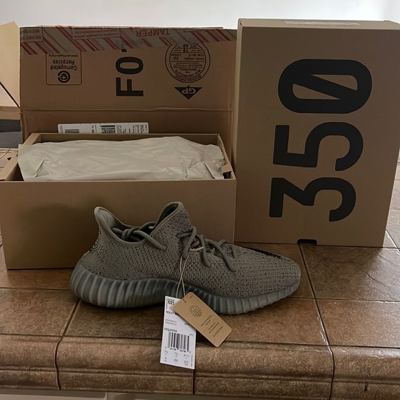 Yeezy Boost 350 V2 Granite